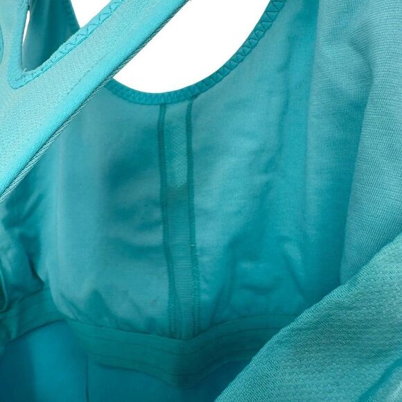 Lululemon Turbo Tank Size 10 Aqua Blue Built In Bra Active Wear Scoop Neck Top - Picture 9 of 10